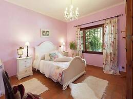 Belvilla by OYO Font