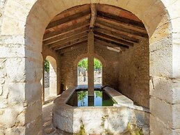 Belvilla by OYO Font