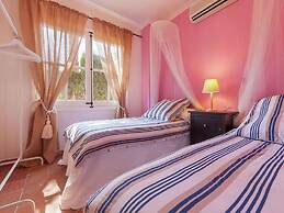 Belvilla by OYO Font