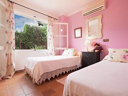 Belvilla by OYO Font