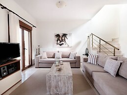 Family Friendly Villa Bluefairy With Private Pool, Near Restaurants & 