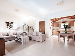 Family Friendly Villa Bluefairy With Private Pool, Near Restaurants & 