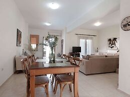 Family Friendly Villa Bluefairy With Private Pool, Near Restaurants & 