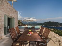 Luxurious Villa in Vasiliki with Swimming Pool & Hot Tub