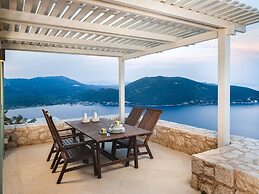 Luxurious Villa in Vasiliki with Swimming Pool & Hot Tub