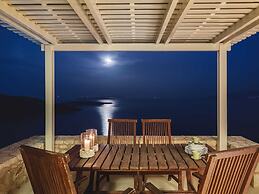 Luxurious Villa in Vasiliki with Swimming Pool & Hot Tub