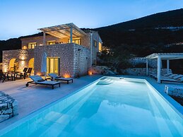 Luxurious Villa in Vasiliki with Swimming Pool & Hot Tub
