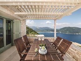 Luxurious Villa in Vasiliki with Swimming Pool & Hot Tub