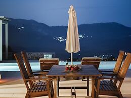 Luxurious Villa in Vasiliki with Swimming Pool & Hot Tub