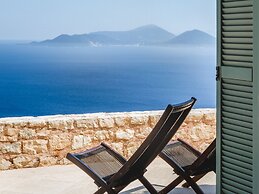 Luxurious Villa in Vasiliki with Swimming Pool & Hot Tub