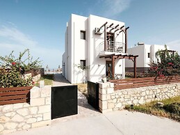 Sun-kissed Villa in Latsimas With Pool