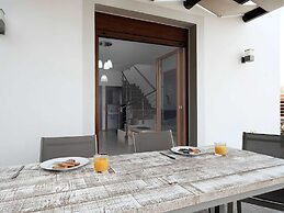 Sun-kissed Villa in Latsimas With Pool