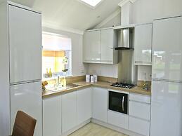 Modern Chalet With Dishwasher, 6km From Elburg
