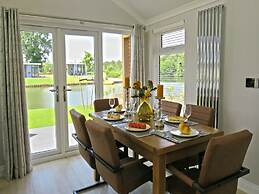 Modern Chalet With Dishwasher, 6km From Elburg