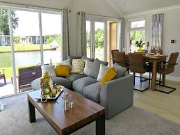 Modern Chalet With Dishwasher, 6km From Elburg