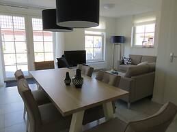 Nice Holiday Home on the Markermeer Near Amsterdam