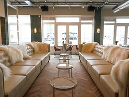 Nice Holiday Home on the Markermeer Near Amsterdam