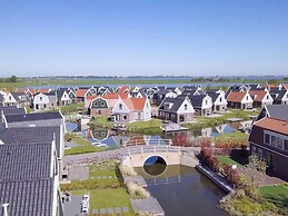 Spacious Holiday Home on Markermeer near Amsterdam