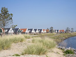 Spacious Holiday Home on Markermeer near Amsterdam