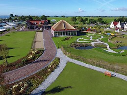 Spacious Holiday Home on Markermeer near Amsterdam