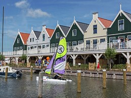 Spacious Holiday Home on Markermeer near Amsterdam