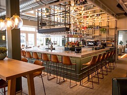 Spacious Holiday Home on Markermeer near Amsterdam