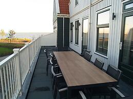 Spacious Holiday Home on Markermeer near Amsterdam