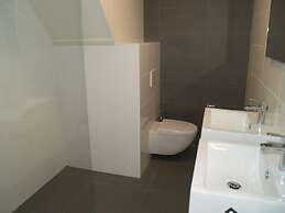 Spacious Holiday Home on Markermeer near Amsterdam