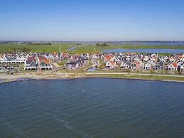 Spacious Holiday Home on Markermeer near Amsterdam