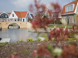 Spacious Holiday Home on Markermeer near Amsterdam
