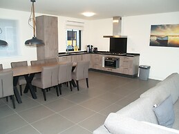 Spacious Holiday Home on Markermeer near Amsterdam