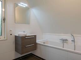 Restyled Holiday Home With Dishwasher in the Woods