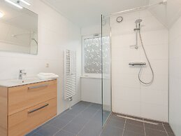 Restyled Holiday Home With Dishwasher in the Woods