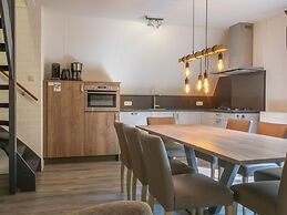 Restyled Holiday Home With Dishwasher in the Woods