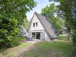 Restyled Holiday Home With Dishwasher in the Woods