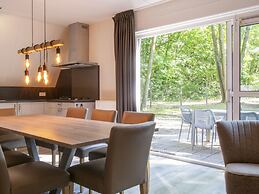 Restyled Holiday Home With Dishwasher in the Woods