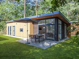 Modern Lodge With Dishwasher, Near Helmond