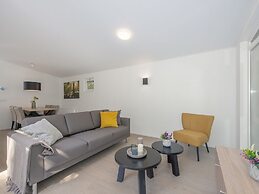 Modern Lodge With Dishwasher, Near Helmond