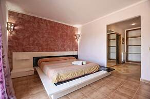 Belvilla by OYO Napont