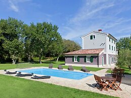 Beautiful Villa With Swimming Pool