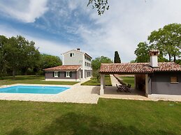 Beautiful Villa With Swimming Pool