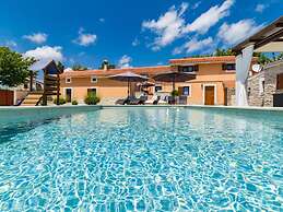 Charming Villa With Private Swimming Pool