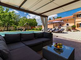 Charming Villa With Private Swimming Pool