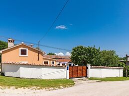 Charming Villa With Private Swimming Pool