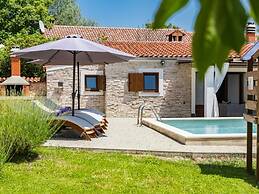 Charming Villa With Private Swimming Pool