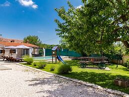 Charming Villa With Private Swimming Pool