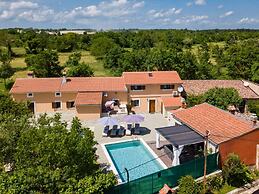 Charming Villa With Private Swimming Pool