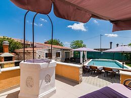 Charming Villa With Private Swimming Pool