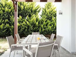 Attractive Villa in Latsimas With Garden and BBQ