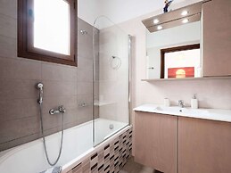 Attractive Villa in Latsimas With Garden and BBQ